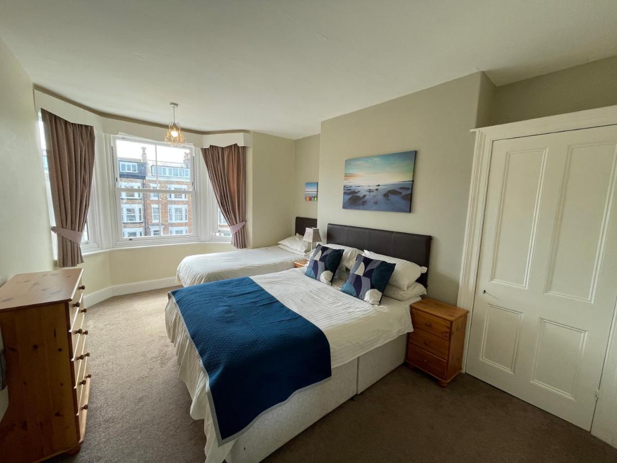 45 The Square Holiday Apartments Scarborough Kültér fotó